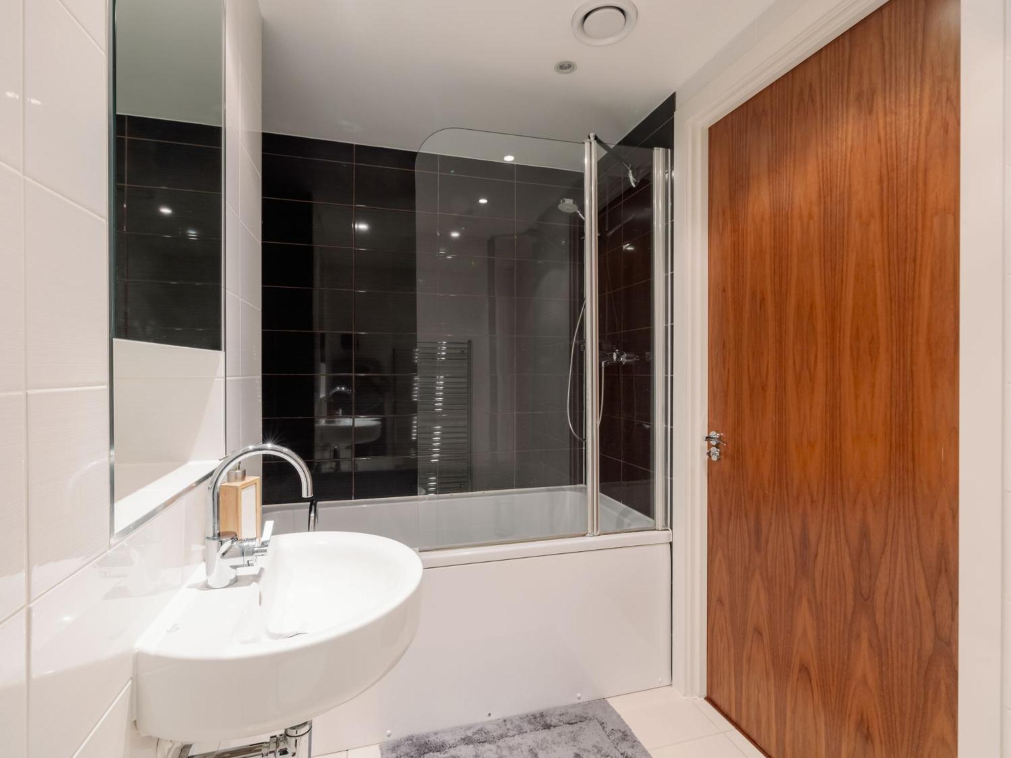 Pass The Keys Newly Renovated By Barbican Londra